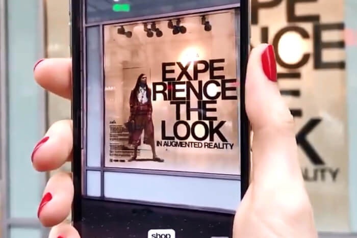 LA EXPERIENCIA VISUAL GIRA PARA ADAPTARSE A LA NUEVA «VIDA».
