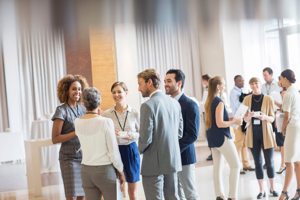 LLEGA A LOS NIVELES MÁS ALTOS, HACIENDO NETWORKING